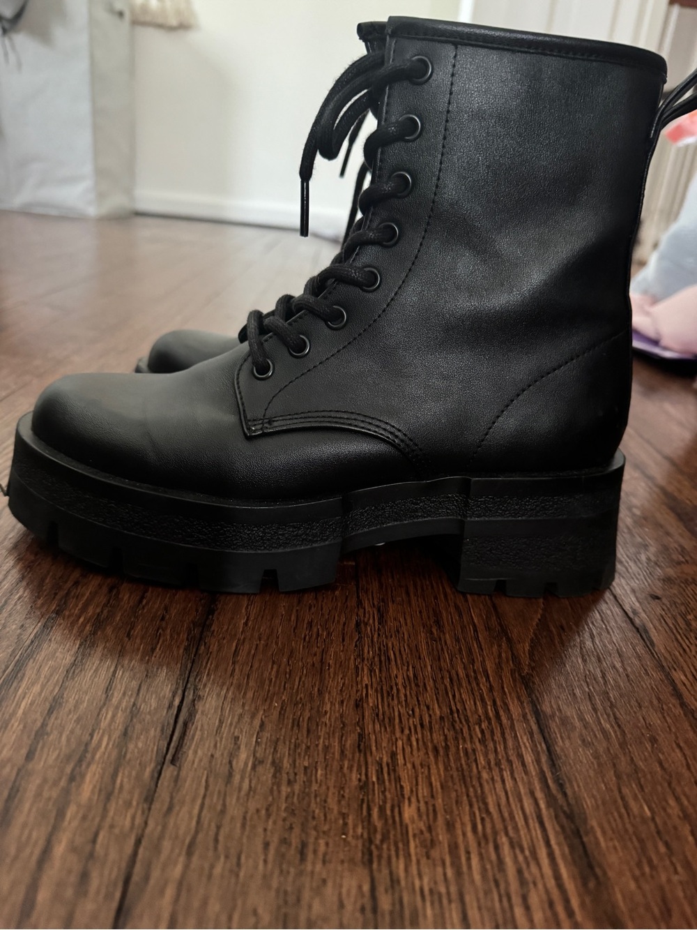 Steve Madden Black Lace-Up Chunky Platform Combat Boots